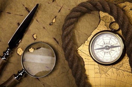Фотографии на тему компас пирата и лупа