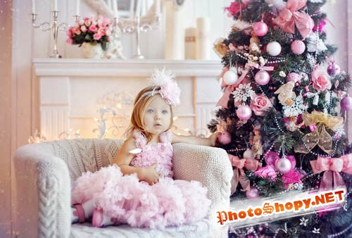 Шаблон для фотошоп - Маленькая принцесса в новогодней студии