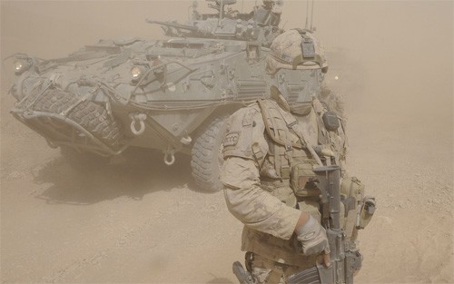 Шаблон для фотошопа - Солдат в песчаной бури
