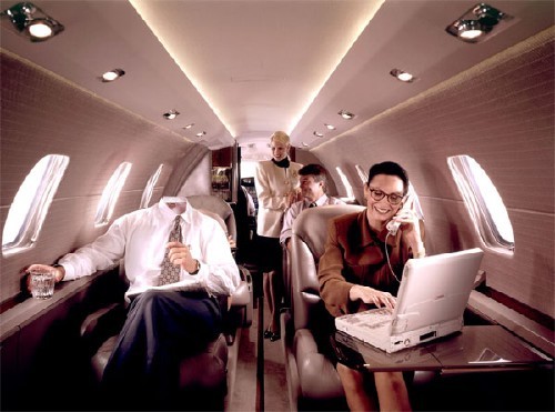 PSD шаблон для мужчин - Успешный бизнесмен в своем самолете
